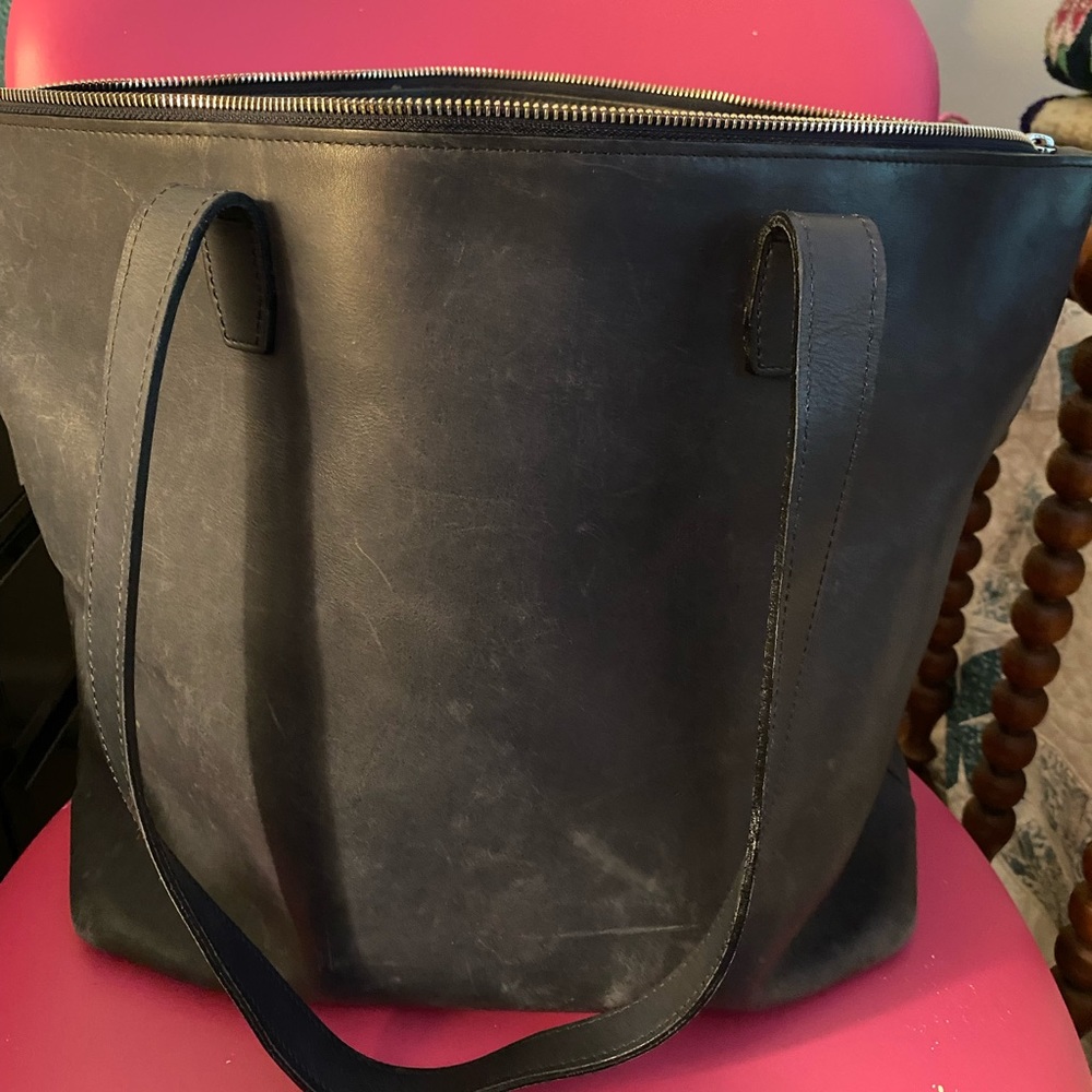 Genuine leather tote in navy